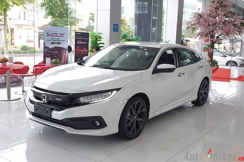 Vừa bán, Honda Civic 2019 đã đua giảm giá, khuyến mại với CR-V