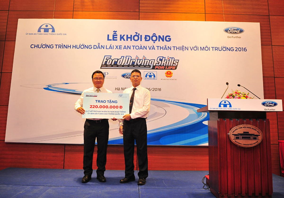 ford viet nam khoi dong chuong trinh lai xe an toan 2016