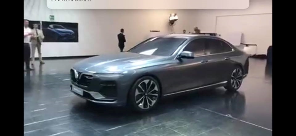 lo hinh anh that dau tien cua 2 o to vinfast