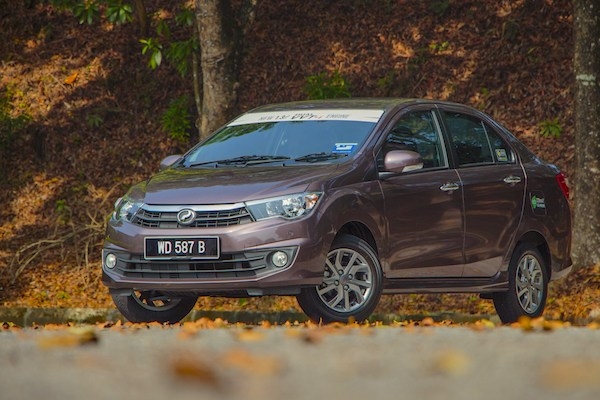 Người Malaysia đổ xô mua xe miễn thuế