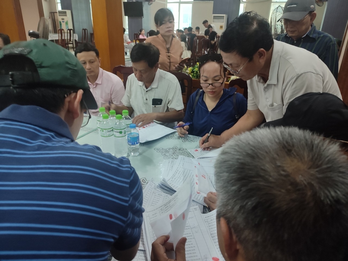 Người dân cầu cứu trước dấu hiệu chiếm đoạt tài sản của Công ty FLC Hạ Long Người dân cầu cứu trước dấu hiệu chiếm đoạt tài sản của Công ty FLC Hạ Long