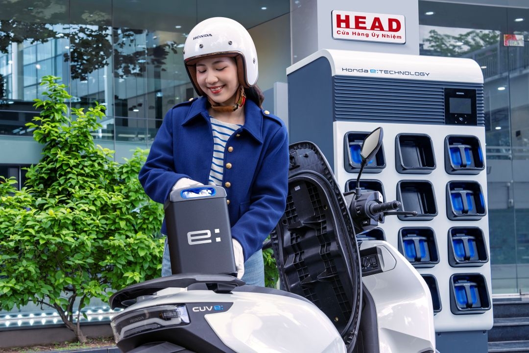 Honda mở bán xe máy điện CUV e: và UC3