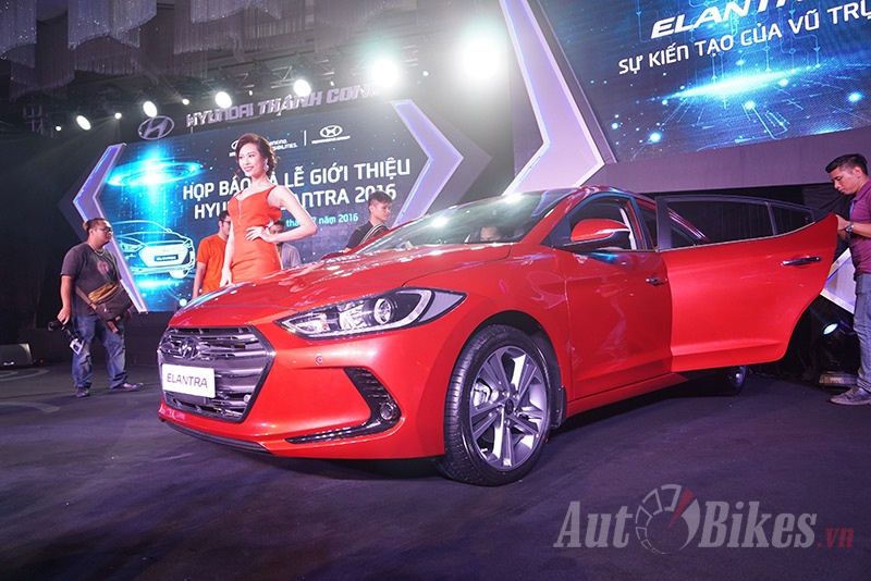 hyundai elantra 2016 gia tu 615 trieu tai viet nam