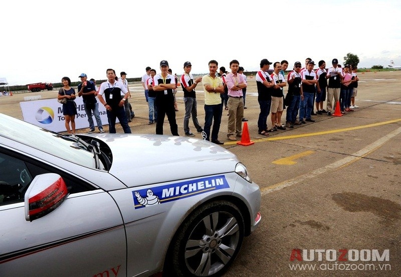 michelin va mercedes dao tao lai xe an toan