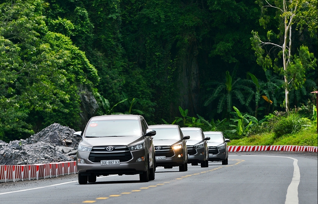 Giá xe Toyota tháng 1/2019: Innova giảm, Fortuner vẫn 'bia kèm lạc'