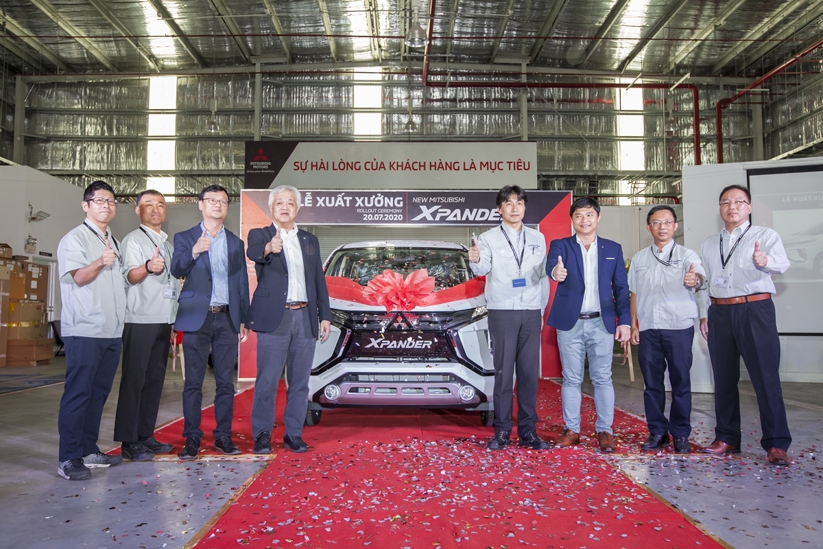 mitsubishi xpander xuat xuong khach viet loi gan 40 trieu