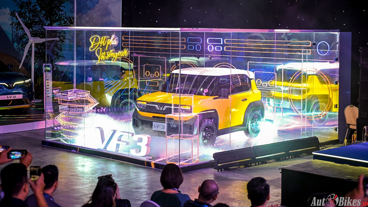 Vì sao VinFast VF3 phải 'ấp' trong lồng kính?