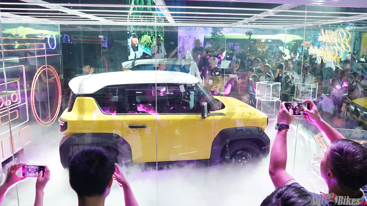 Vì sao VinFast VF3 phải 'ấp' trong lồng kính?