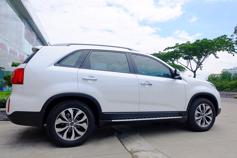 kia sorento chot gia tu 868 trieu trong thang 8