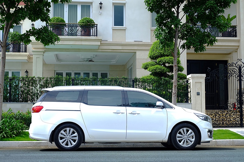 hut khach kia sedona ban hon 1700 xe nam 2016
