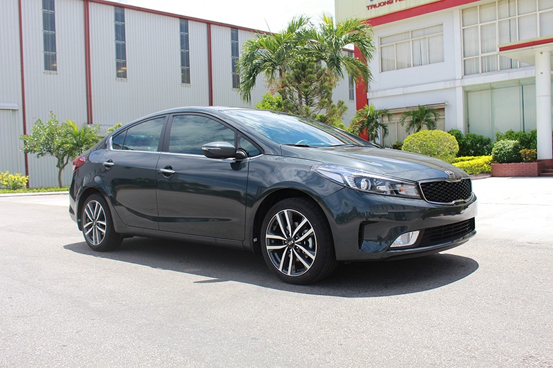 gia kia cerato 2016 giam xuong 561 trieu