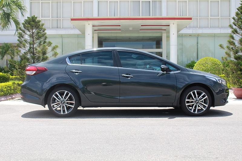 gia kia cerato 2016 giam xuong 561 trieu