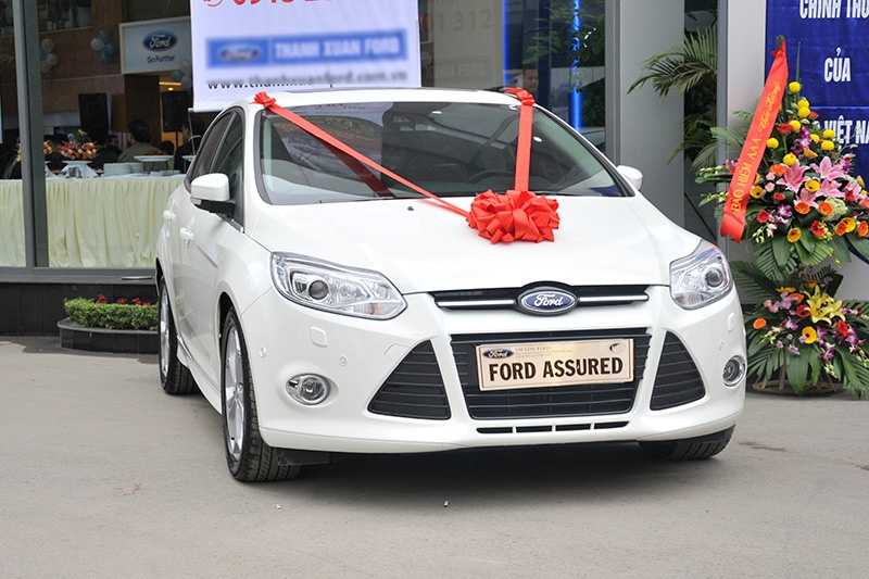 xe ford het lo mat gia nho ford assured