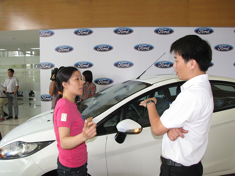 xe ford het lo mat gia nho ford assured