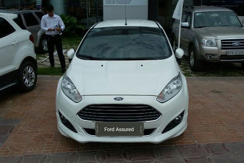xe ford het lo mat gia nho ford assured