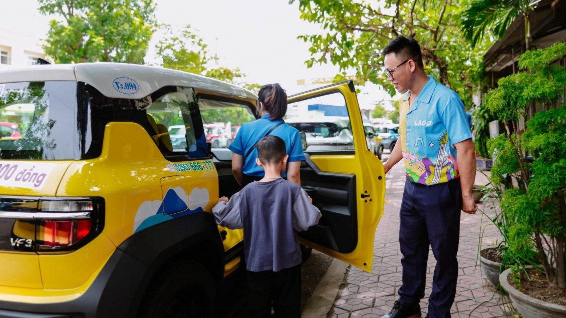 Lado Taxi và Xanh SM đưa VinFast VF 3 vào phục vụ du khách tại Đà Lạt