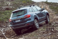 thang 6 gia ford everest giam soc 140 trieu dong