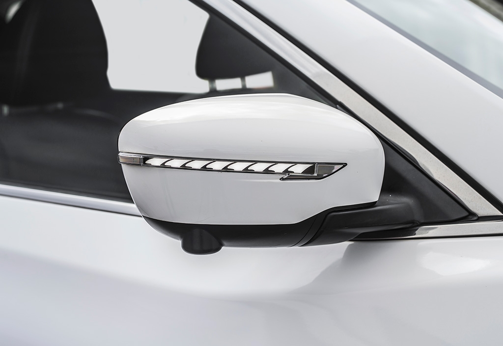 nissan x trail v series gia tu 976 trieu dong