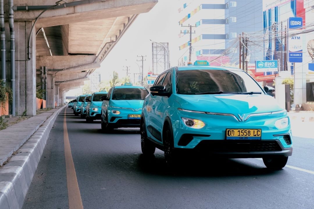 Vingroup khẩn cấp hỗ trợ khách hàng giảm áp lực giá xăng dầu