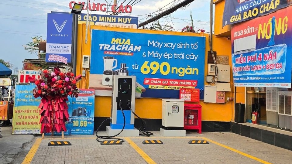 Triển khai trạm sạc, điểm đổi pin xe điện tại chuỗi cửa hàng Thế Giới Di Động