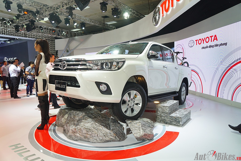 Toyota Hilux 2017 với giá bán từ 631 triệu trang bị động cơ 24L