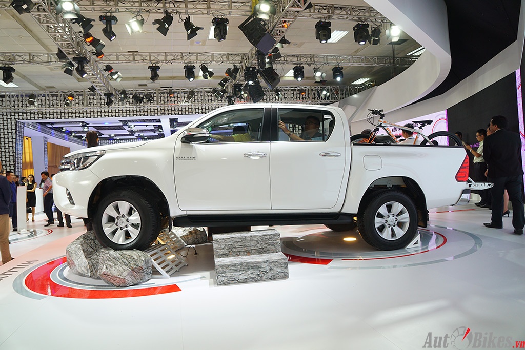 Toyota Hilux 2017 chốt giá từ 700 triệu đồng toyota hilux 2017 chot gia tu 700 trieu dong