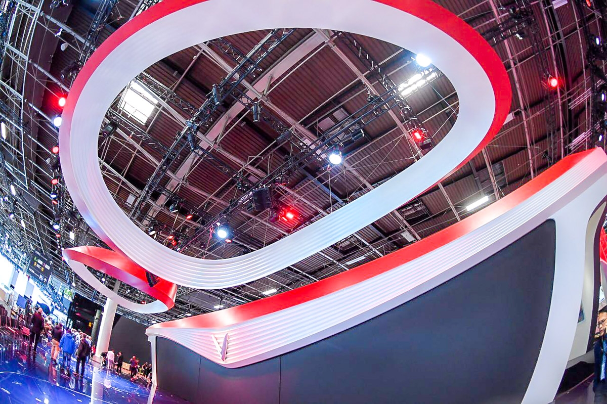 Hé lộ sân khấu VinFast tại Paris trước giờ khai cuộc