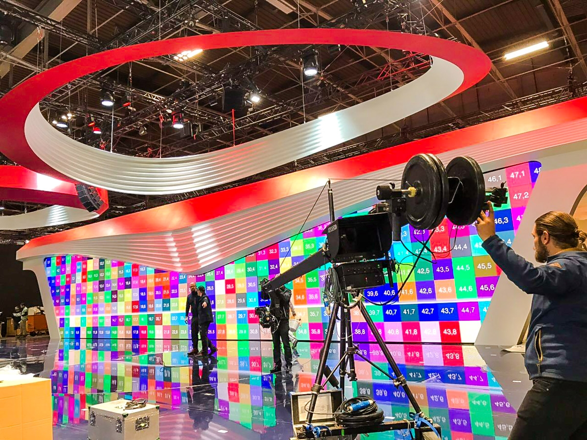 Hé lộ sân khấu VinFast tại Paris trước giờ khai cuộc