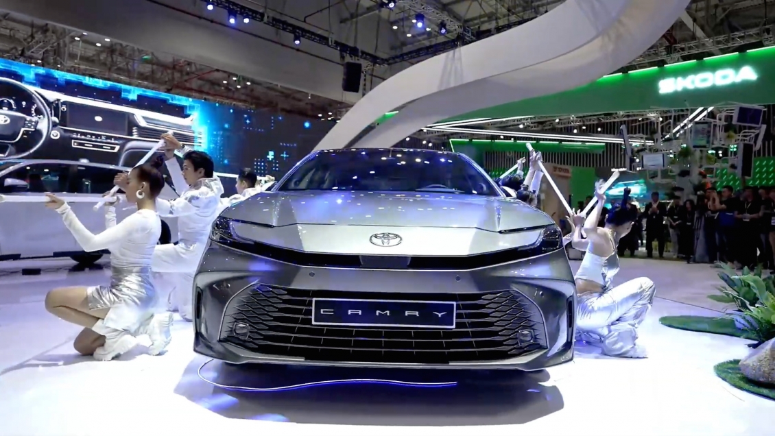 Toyota Camry 2025 ra mắt tại VMS 2024, giá  từ 1,2 tỷ đồng