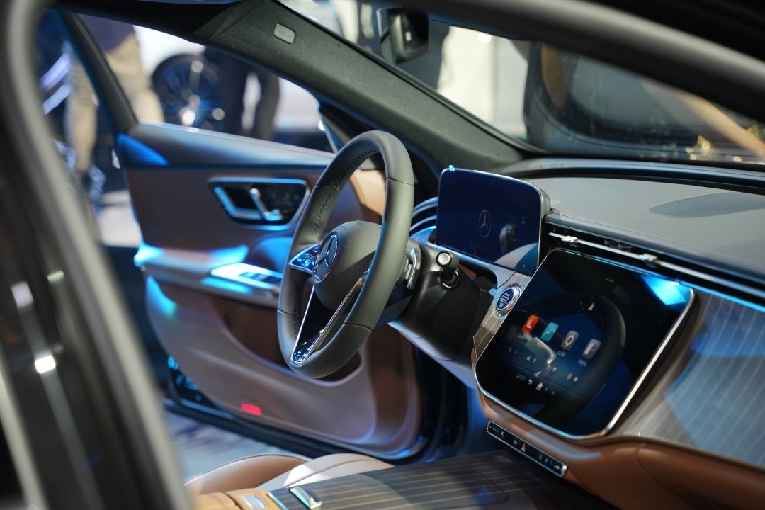 Mercedes-Benz E-Class thế hệ mới: Khi di sản, công nghệ và thời trang hòa làm một