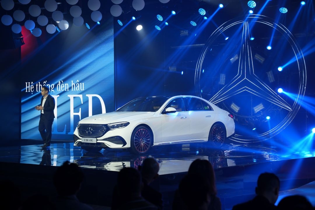 Mercedes-Benz E-Class thế hệ mới: Khi di sản, công nghệ và thời trang hòa làm một