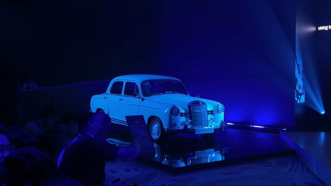 Mercedes Benz E-Class thế hệ mới: Khi di sản, công nghệ và thời trang hòa làm một