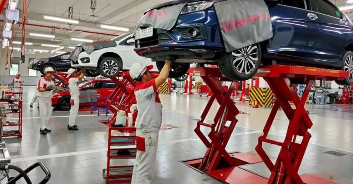Honda Việt Nam hỗ trợ khách hàng vùng lũ kiểm tra xe và thay dầu miễn phí Honda Việt Nam hỗ trợ khách hàng vùng lũ kiểm tra xe và thay dầu miễn phí