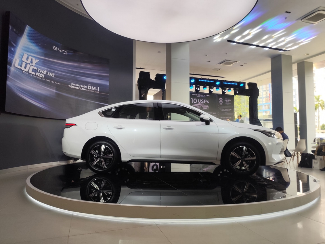 BYD SEAL 5 ra mắt tại Việt Nam, giá 696 triệu đồng BYD SEAL 5 ra mắt tại Việt Nam, giá 696 triệu đồng