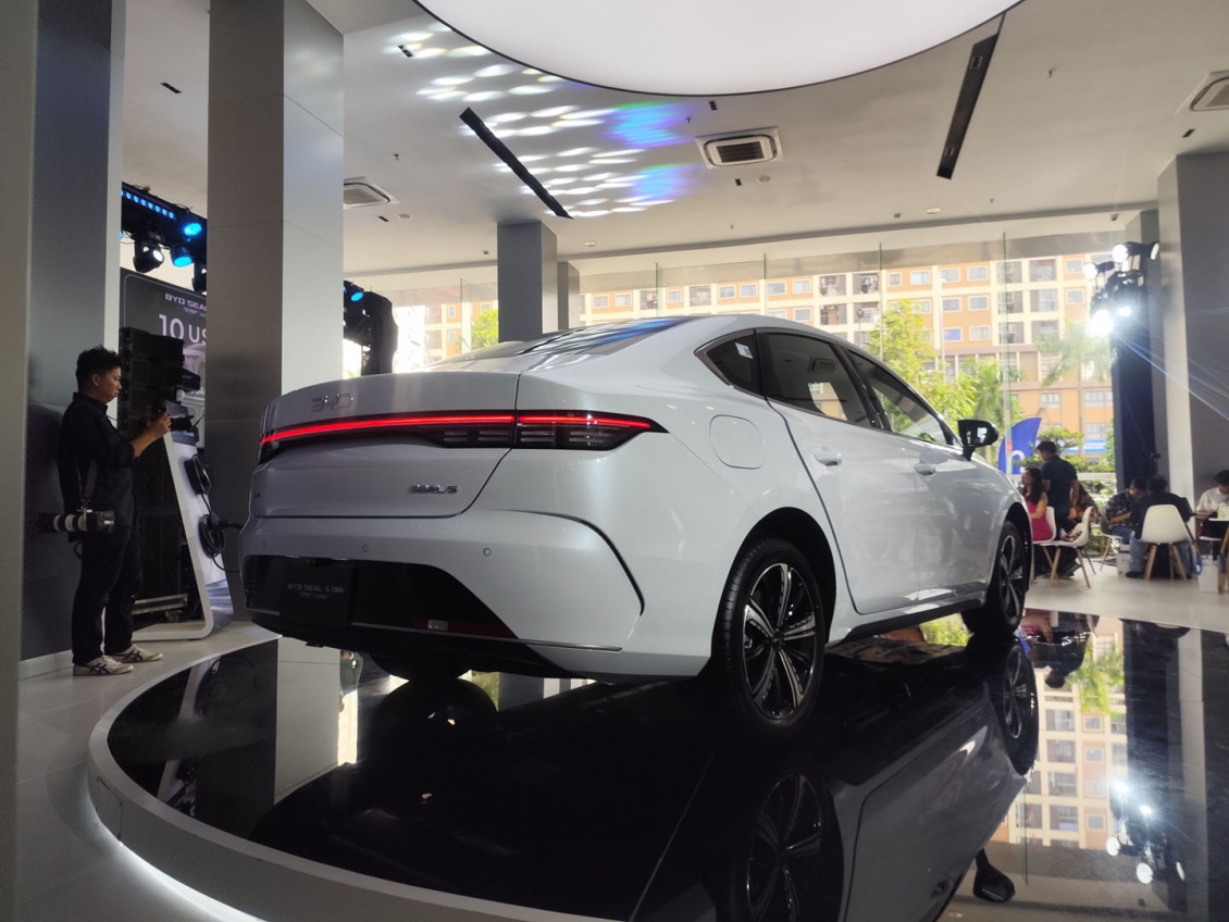 BYD SEAL 5 ra mắt tại Việt Nam, giá 696 triệu đồng BYD SEAL 5 ra mắt tại Việt Nam, giá 696 triệu đồng