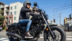 Honda Rebel 300 2026 ra mắt với công nghệ E-Clutch, sang số không cần bóp côn