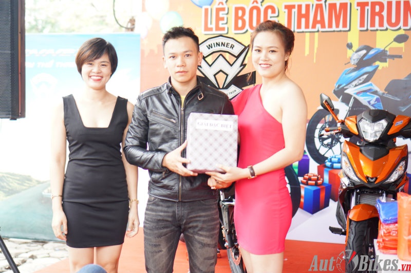 khach mua honda winner 150 tai ha noi duoc tri an
