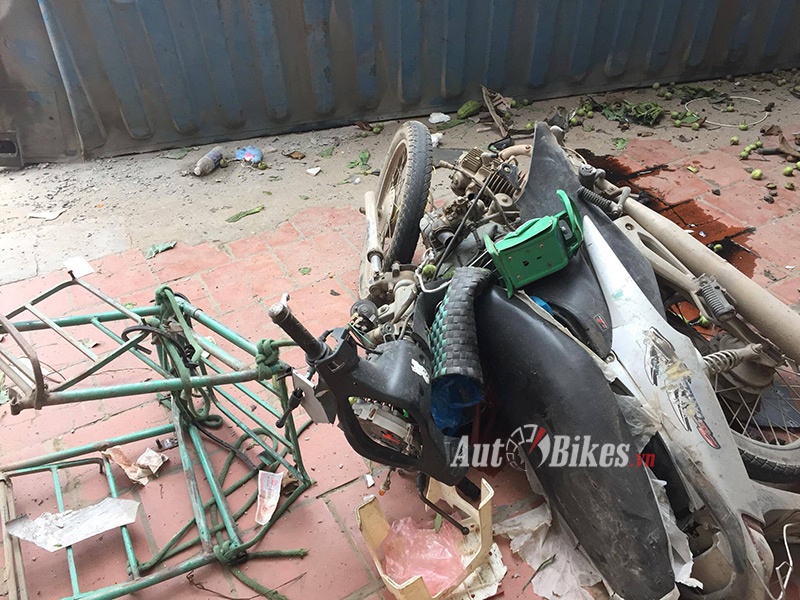 xe tai dam xe container 2 nguoi thiet mang