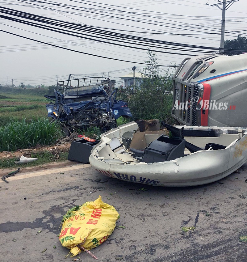 xe tai dam xe container 2 nguoi thiet mang