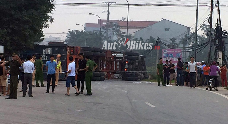 xe tai dam xe container 2 nguoi thiet mang