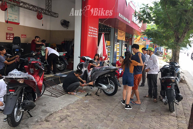 sh 2017 chay hang dai ly honda tiec nuoi