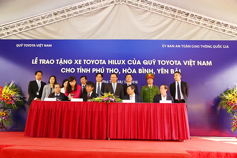 toyota tang 3 xe hilux cho 3 tinh mien nui phia bac