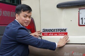 Bridgestone tặng hơn 4 tỷ cho tài xế Việt