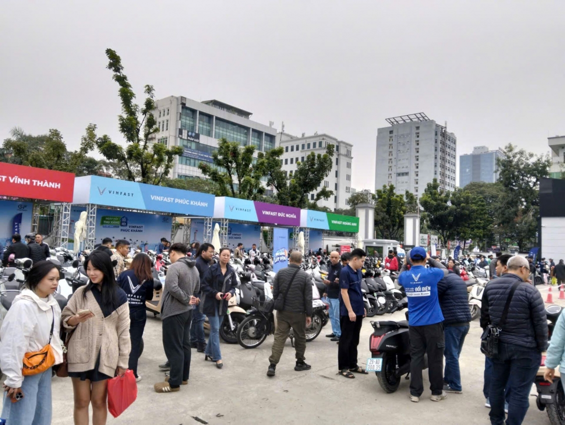 Lý do người Hà Nội xếp hàng, đổi xe xăng lấy xe máy điện VinFast Lý do người Hà Nội xếp hàng, đổi xe xăng lấy xe máy điện VinFast