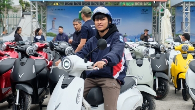 Lý do người Hà Nội xếp hàng, đổi xe xăng lấy xe máy điện VinFast