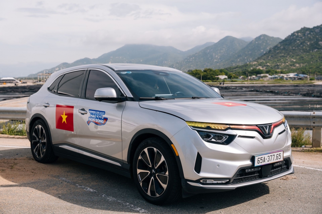 VinFast VF 8: D-SUV an toàn 5 sao, công nghệ thông minh, giá lăn bánh chỉ dưới 1 tỷ đồng VinFast VF 8: D-SUV an toàn 5 sao, công nghệ thông minh, giá lăn bánh chỉ dưới 1 tỷ đồng