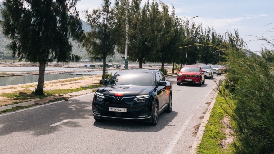 VinFast VF 8: D-SUV an toàn 5 sao, công nghệ thông minh, giá lăn bánh chỉ dưới 1 tỷ đồng