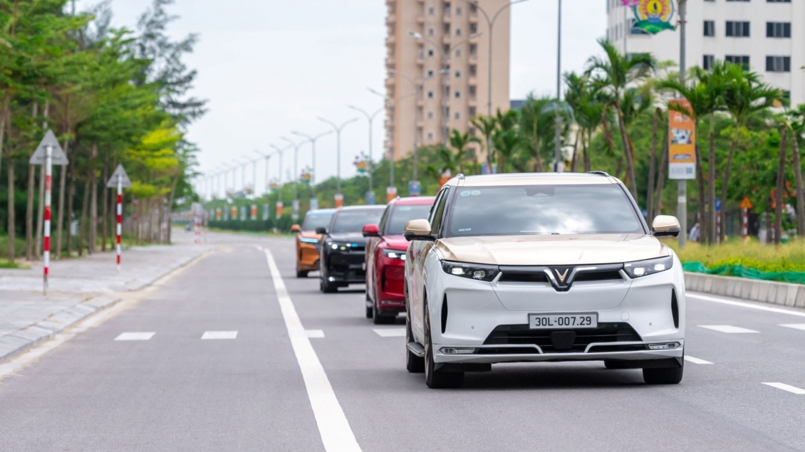 Cơ hội sở hữu SUV full-size VinFast VF 9 chỉ từ 1,3 tỷ đồng trong tháng 12