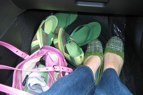 12 vat dung nen tranh de trong o to