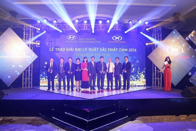 Hyundai Thành Công vinh danh 8 đại lý tiêu biểu năm 2016 hyundai thanh cong vinh danh 8 dai ly tieu bieu 2016
